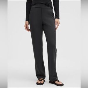 NWT Lululemon Softstreme High Rise Straight Leg Pant Regular SzM Black